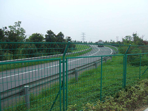 公路护栏网图片3
