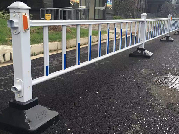 道路锌钢护栏图片2