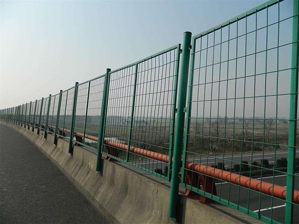 公路隔离栅图片4